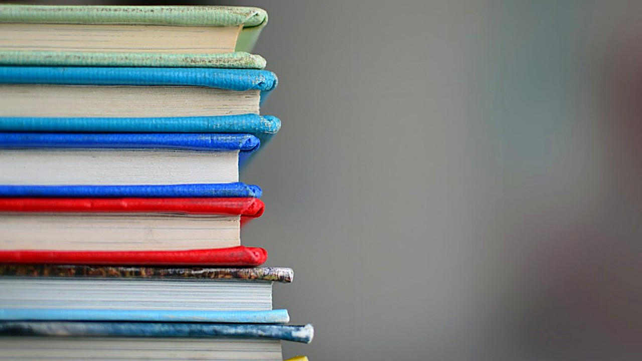 Learn how to use examples in IELTS Writing Task 2: a 4-step paragraph method, 5 example types, weak vs strong samples…