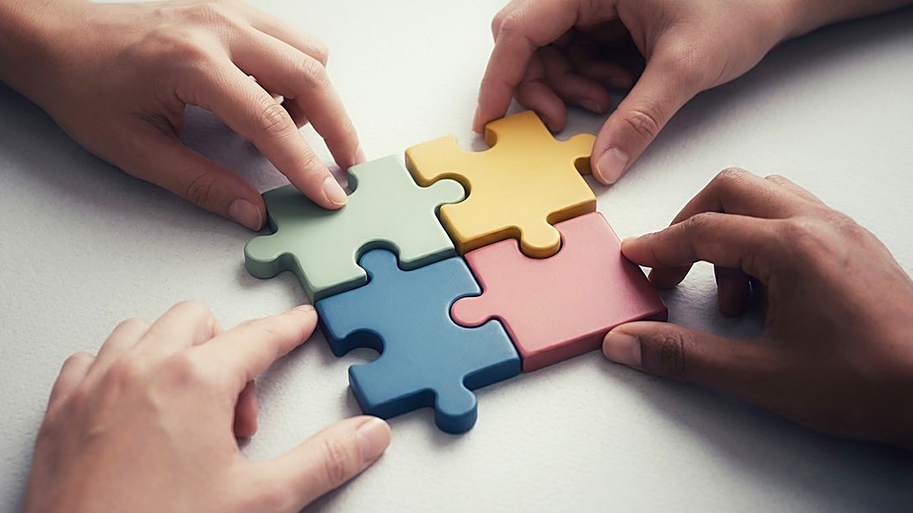 Band 8 cohesion means linking words the examiner barely notices. See which connectors to cut, four ways to link without…