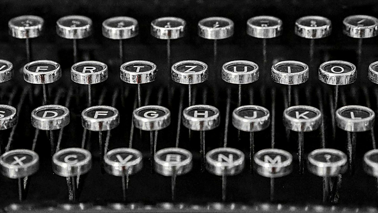 Punctuation is scored under Grammatical Range and Accuracy. The 9 rules examiners check, the comma splice that costs…