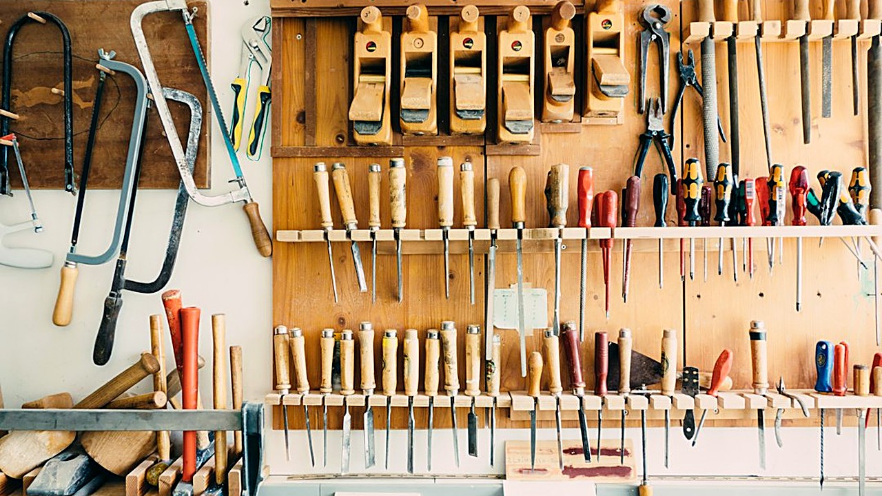 Stop saying 'do a mistake.' Learn the one-question test for make vs. do, the 10 errors learners make most, and a quick…