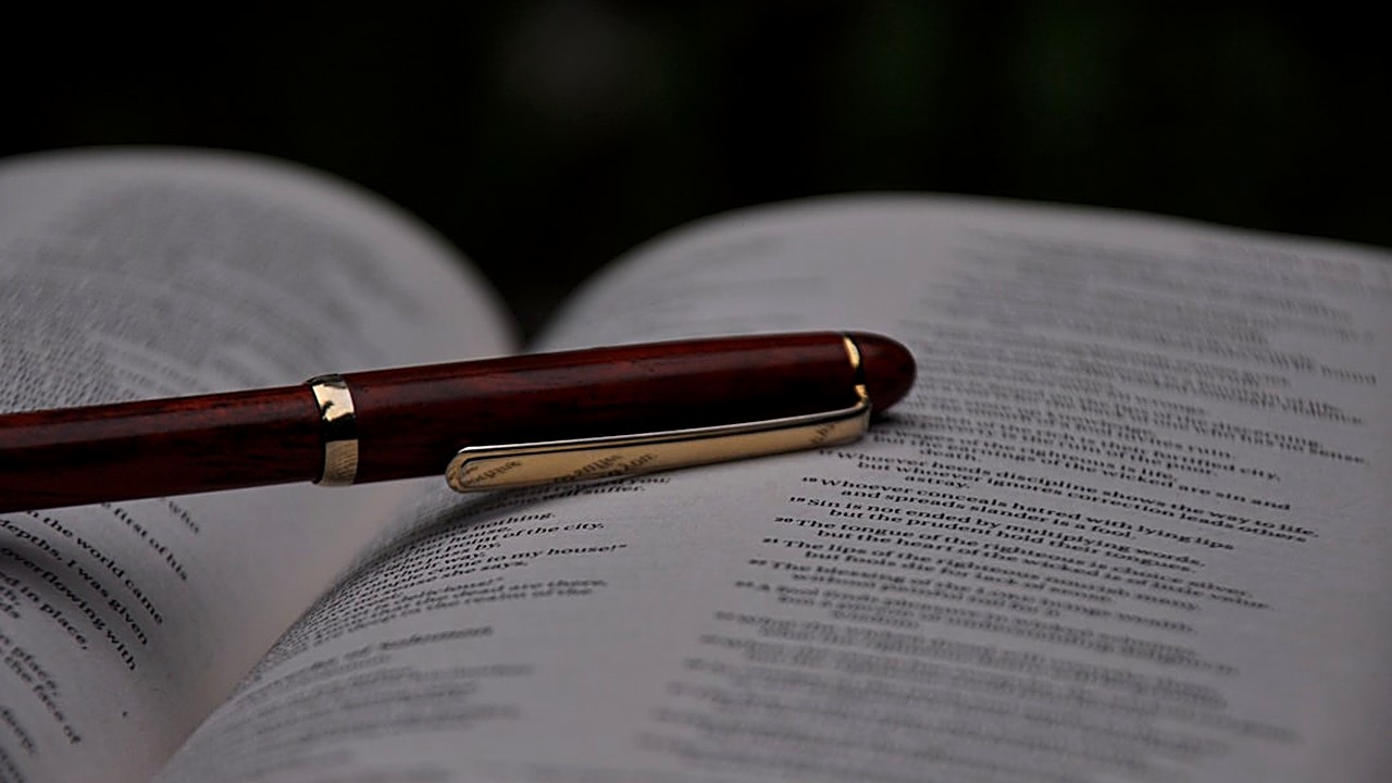 Learn simple punctuation rules to improve your IELTS Writing score. Avoid common mistakes and use commas, periods,…