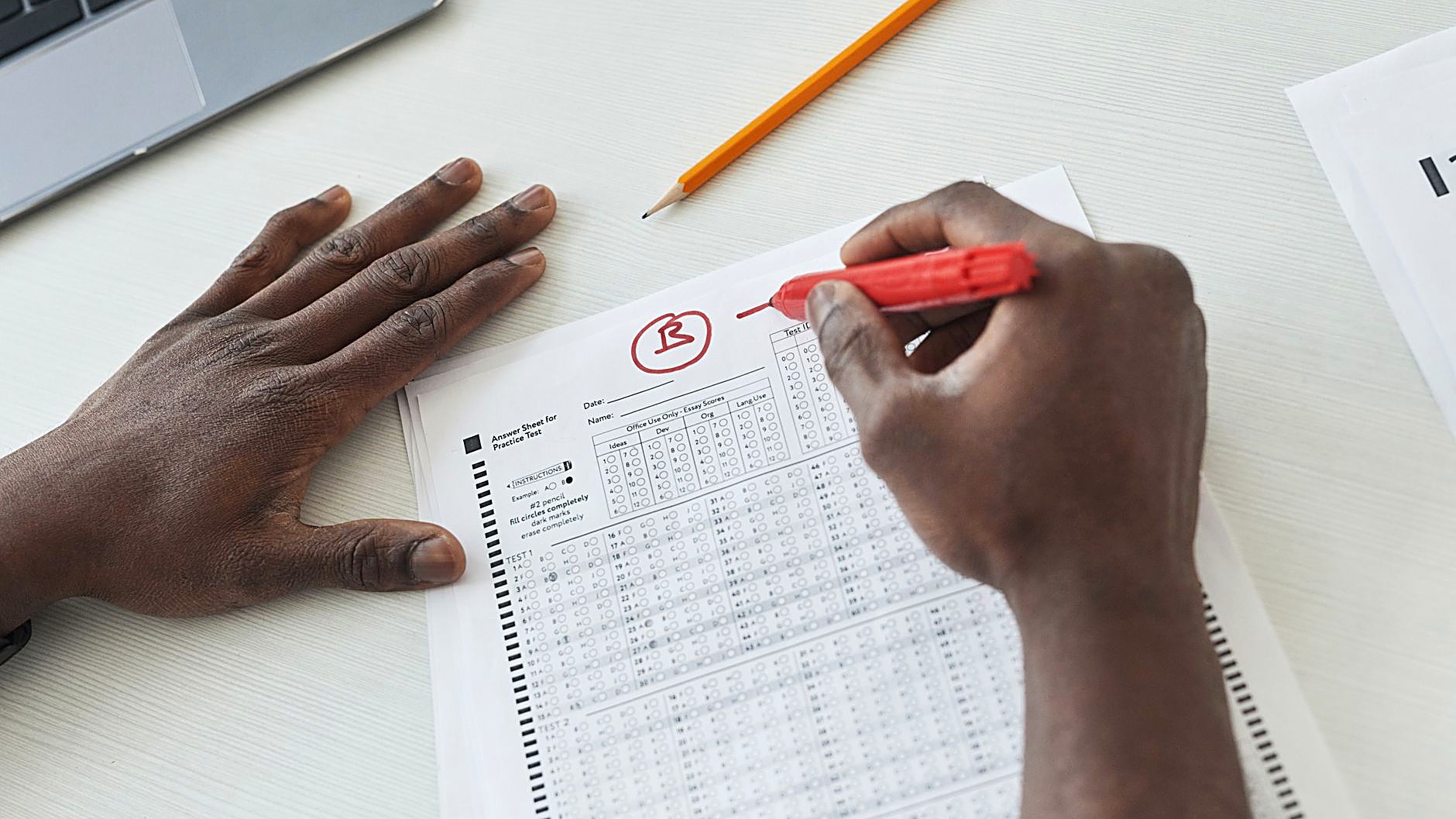Learn how to self‑grade IELTS writing tasks with a clear checklist and feedback loop to raise your score to band 8.