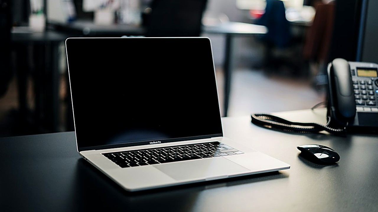 Struggling to switch careers? Learn 5 concrete ways to list transferable skills on your resume that make recruiters…