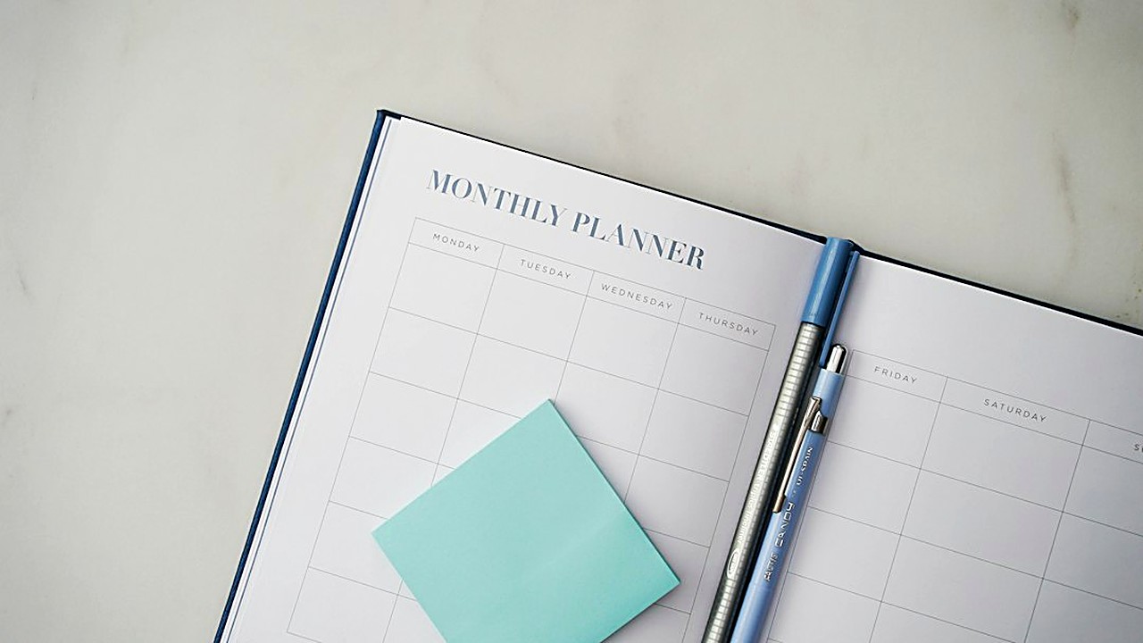 A day-by-day plan to prepare for a job interview in two weeks: research, six stories, mock interviews, logistics,…