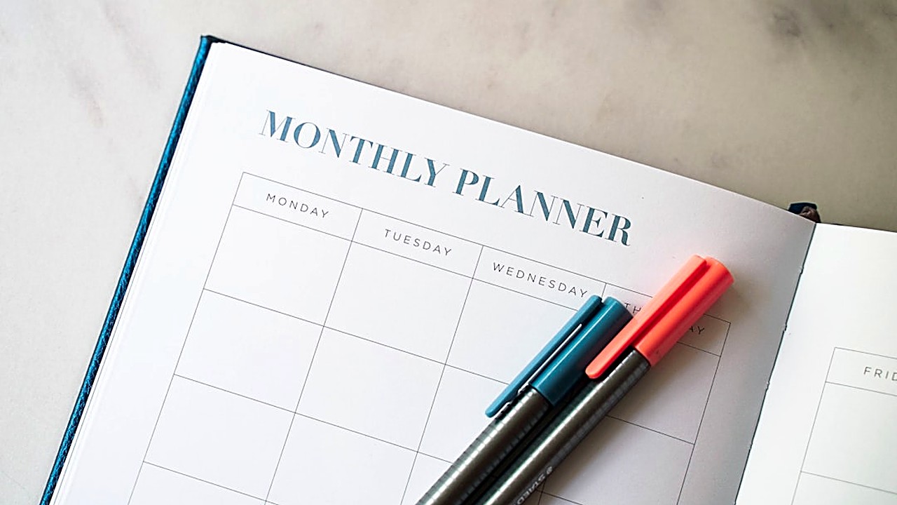 Learn step‑by‑step how to design a realistic weekly study plan for AWS certifications that fits a full‑time job, using…