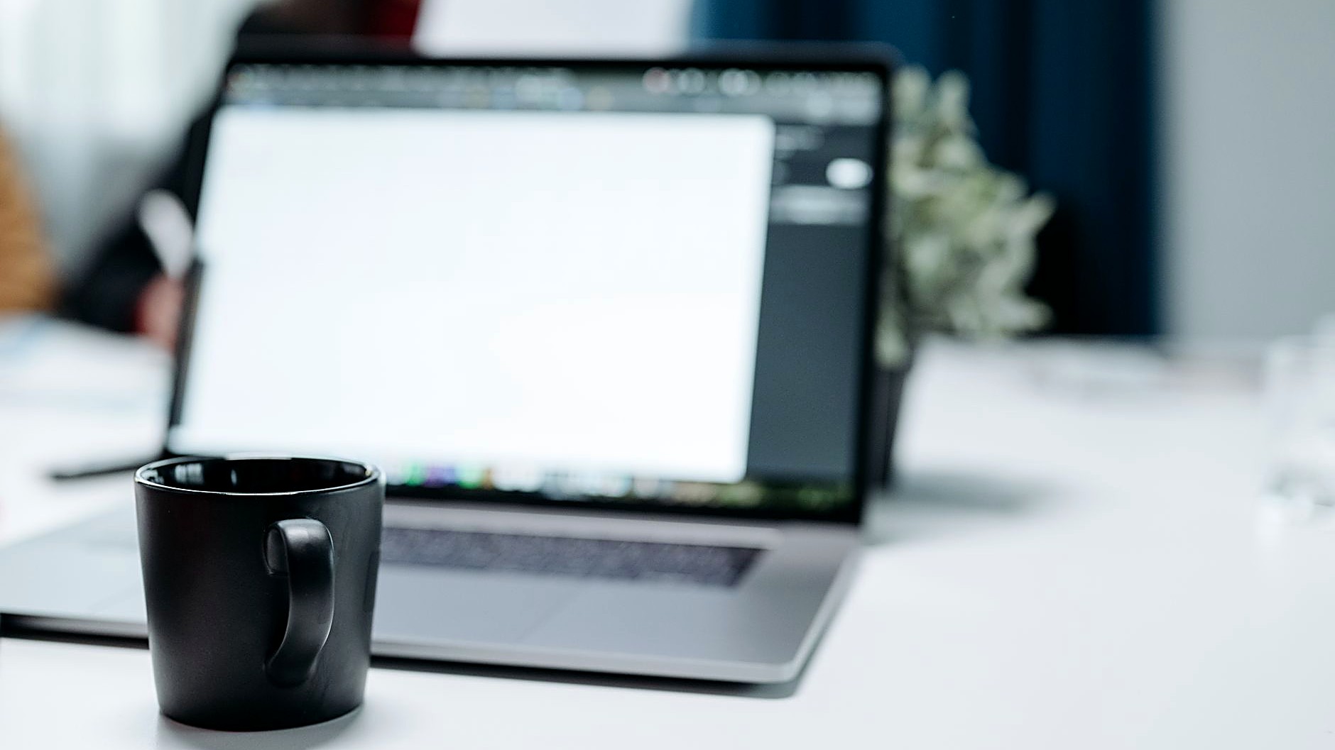 Clear steps to answer 'Why should we hire you?' after switching careers. Real examples and mistakes to avoid.