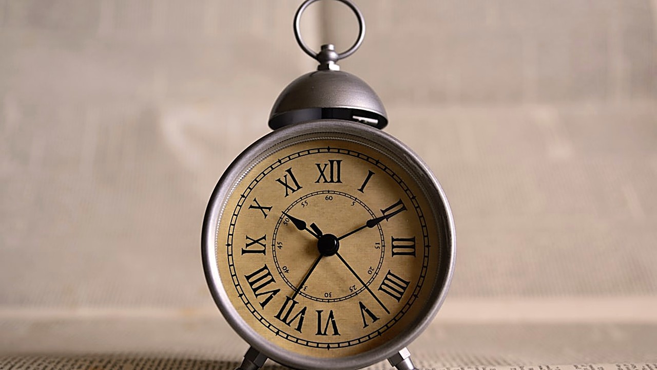 Learn how a simple bedtime routine can help you wake up less at night and sleep deeper. Practical tips for adults over…