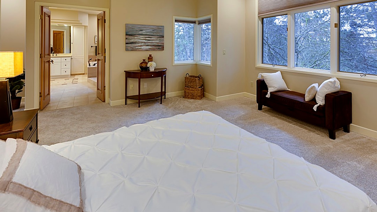 Learn the ideal bedroom temperature for deep, restful sleep, how it affects sleep stages, and easy ways to keep your…