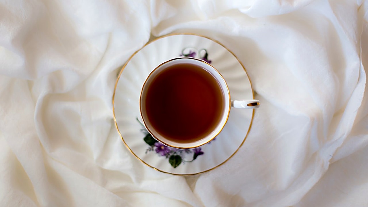 Discover natural teas that may improve sleep quality. Learn which herbs help relaxation and how to use them safely…