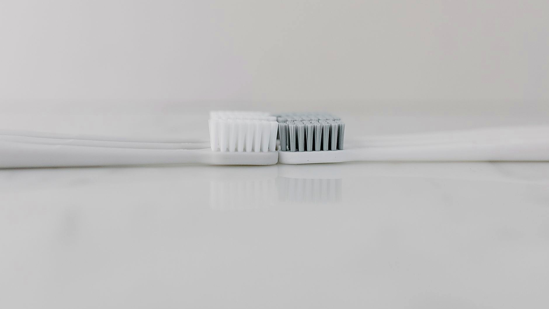 Learn how to pick a toothbrush that soothes sensitive gums. Find tips on bristle type, head size, grip, and extra…