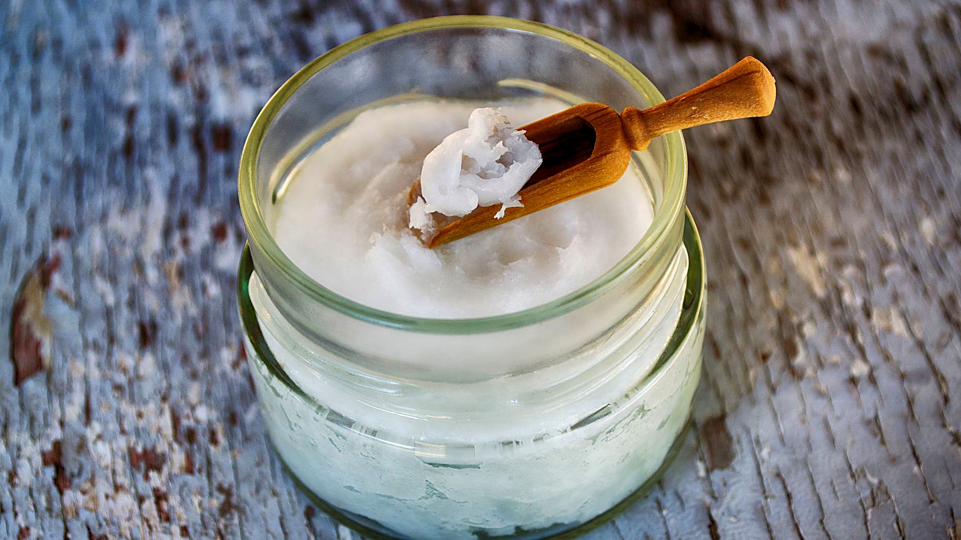 Learn step‑by‑step how coconut oil pulling can help lower gum bleeding, with safe tips, realistic expectations,…