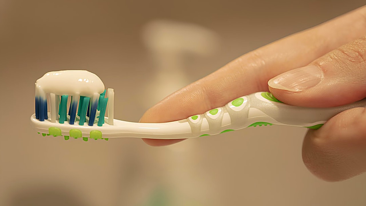 Learn simple, safe habits to reduce gum bleeding while brushing. Practical tips for gentle brushing, proper tools,…