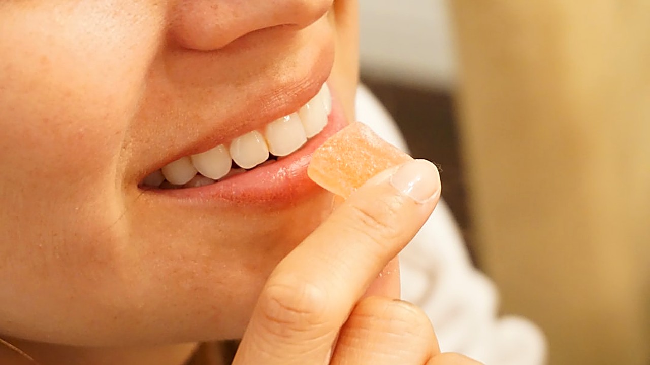 Learn simple daily habits, foods, and natural rinses that may help strengthen weak gums and reduce recession. Practical…