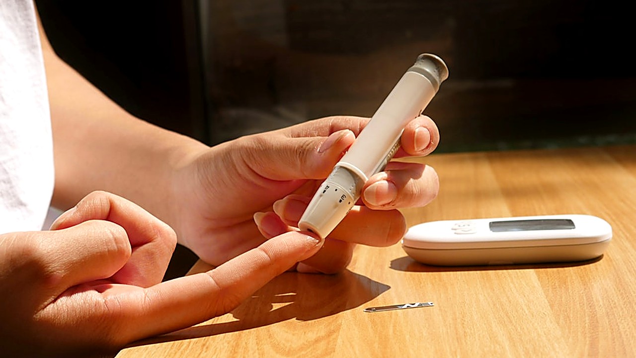 Learn how to estimate the best blood sugar range for your age, with clear steps, real examples, and practical tips…