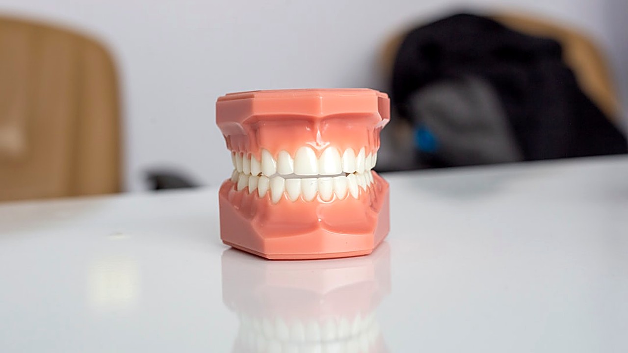 Learn why mouthwash may cause gum bleeding and safe ways to stop it. Easy steps to protect your gums without giving up…