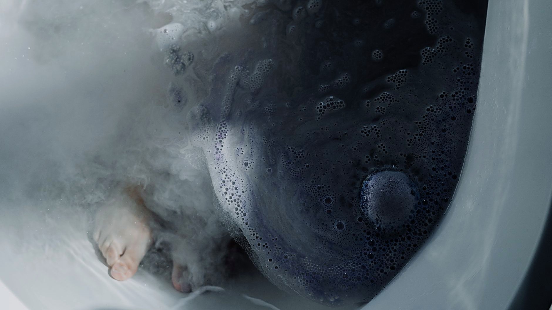 Learn step‑by‑step how a warm bath can help you fall asleep faster. Practical tips, timing advice, and simple additions…