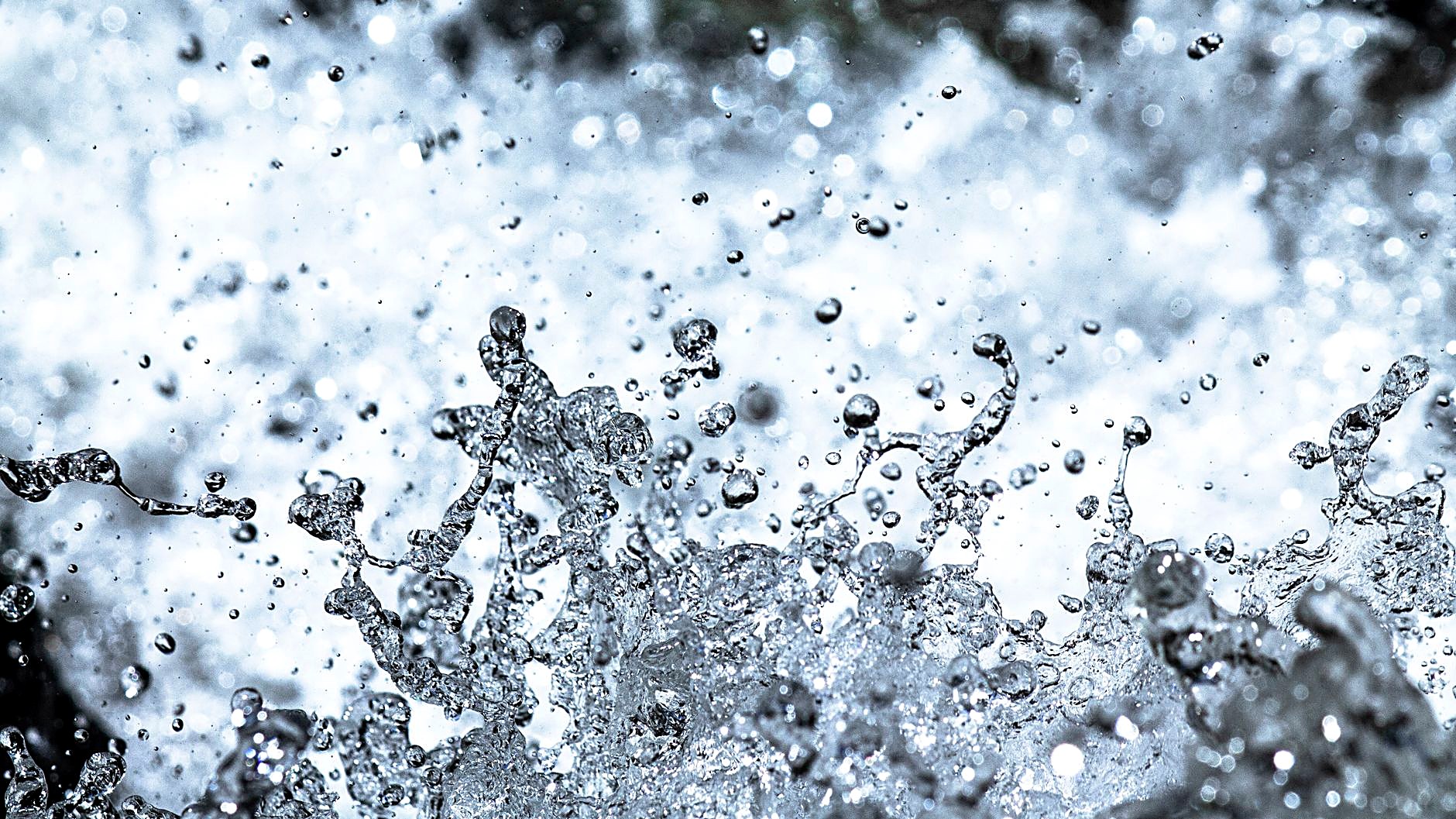 Discover how proper hydration supports healthy gums and helps prevent bleeding. Learn practical tips for better oral…