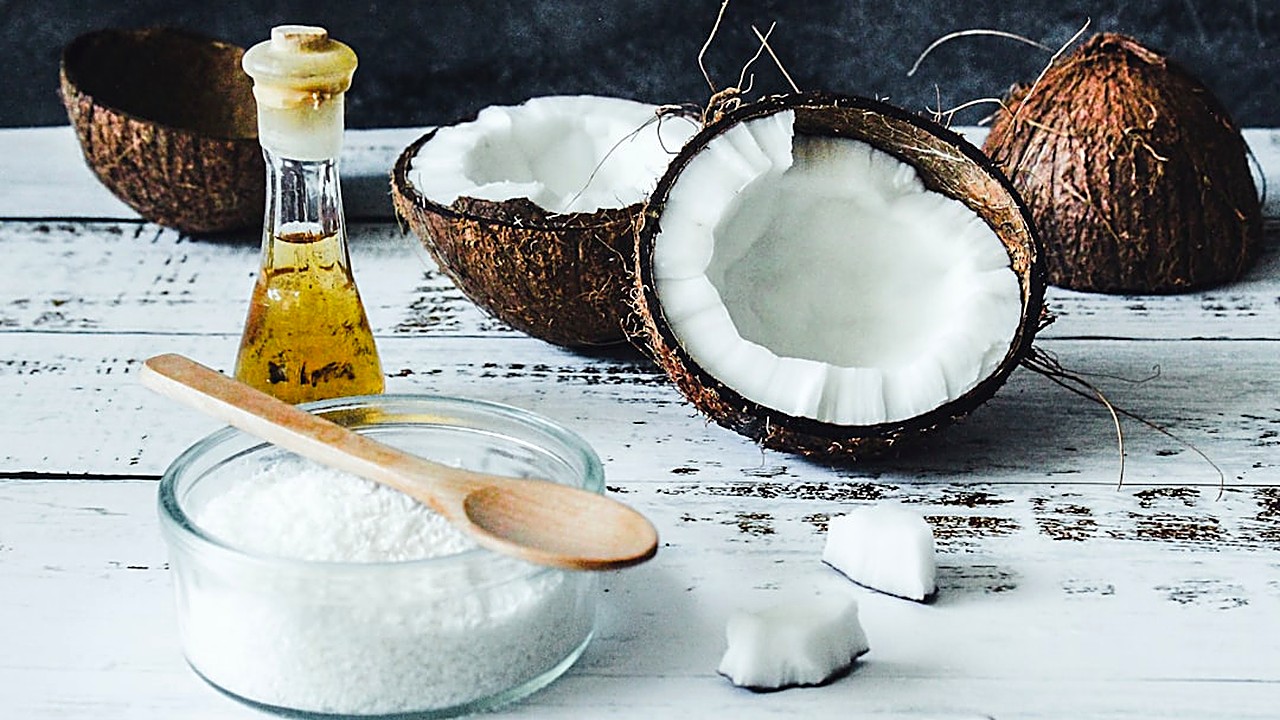 Learn if oil pulling can take the place of floss for gum health. Compare benefits, limits, and safe ways to keep your…