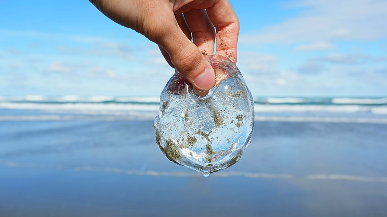 Half a teaspoon of salt in warm water can calm swollen gums, but it won't remove tartar. Get the right mix, how often…