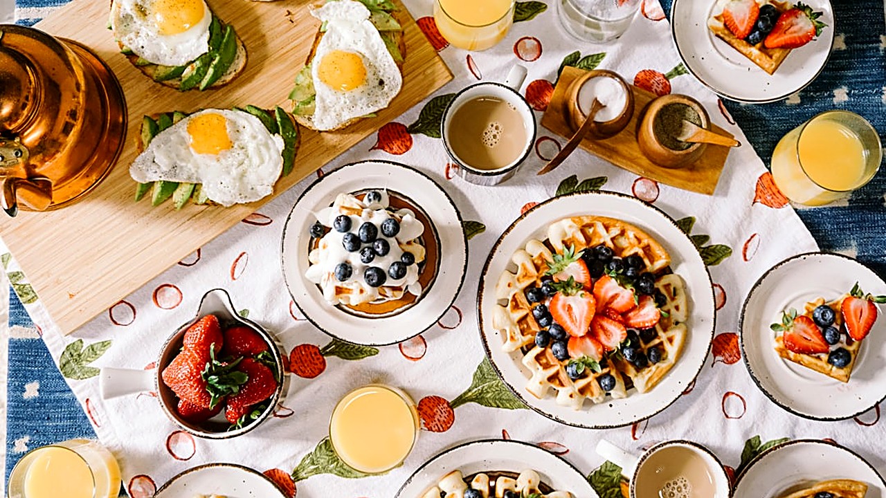 Learn easy, evidence‑based habits to help lower morning blood sugar before breakfast. Practical tips for adults 45+…