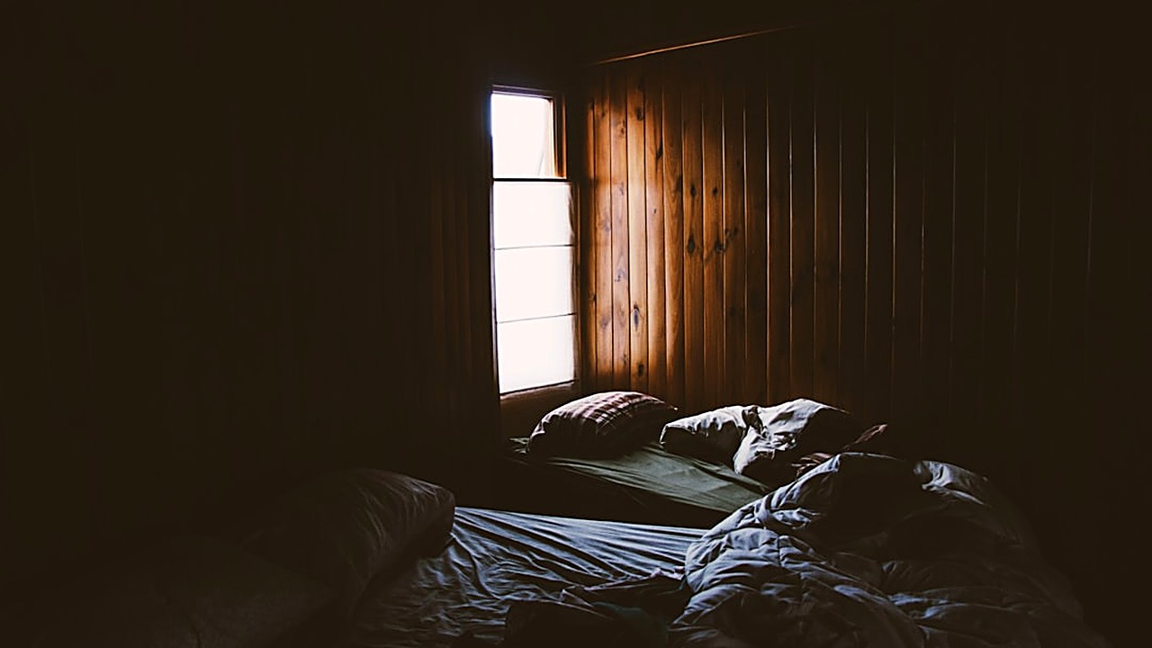 Can’t sleep after waking at 3am? Learn simple, natural ways to ease back into rest without stress or pills.