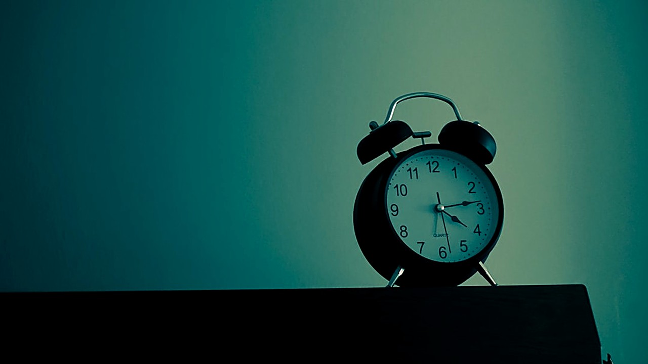 Struggling with a busy mind at night? Learn practical, simple ways to quiet racing thoughts and sleep better.