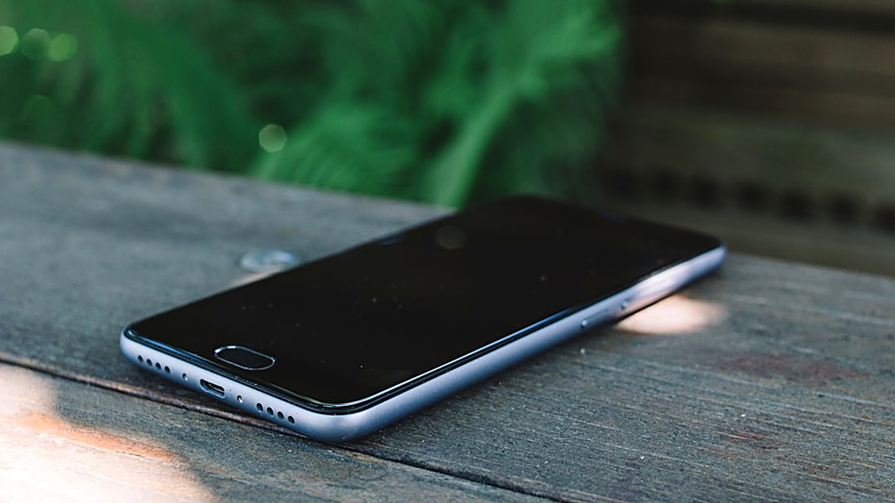 Find the optimal time of day to send a text to an ex after a period of silence, with research, examples,…