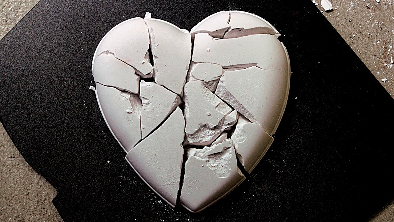 Learn the five biggest texting errors that push an ex away and discover practical fixes to improve your chances…