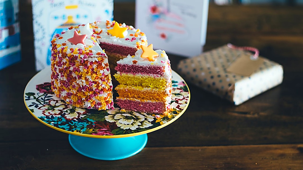 Aprende a escribir un mensaje de cumpleaños que reconecte con tu ex sin presiones ni clichés. Estrategias reales…