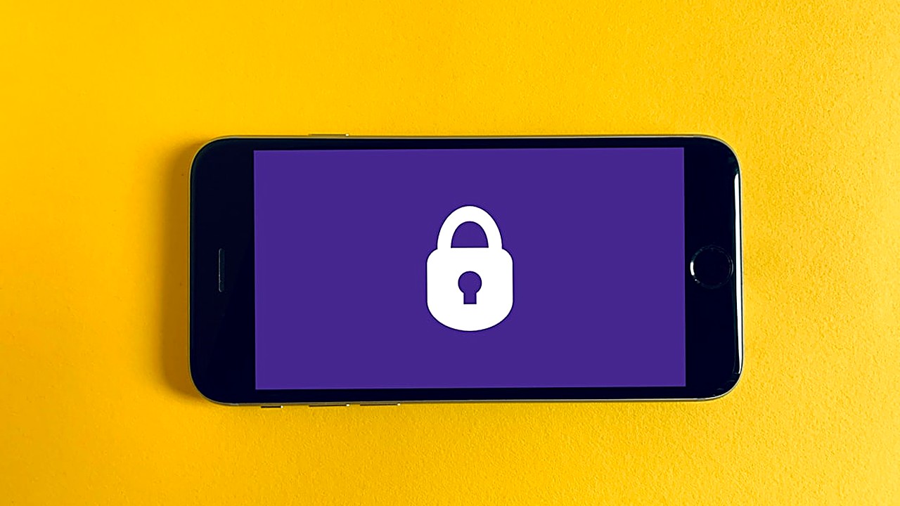 Descubre cómo interpretar un bloqueo en redes, manejar tus emociones y cuidar tu bienestar después de una ruptura. Guía…