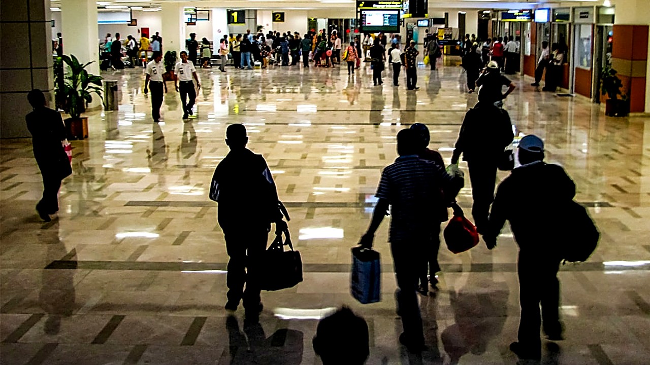 Descubre cinco consejos prácticos y probados para usar frases en inglés en el aeropuerto. Mejora tu confianza al viajar…