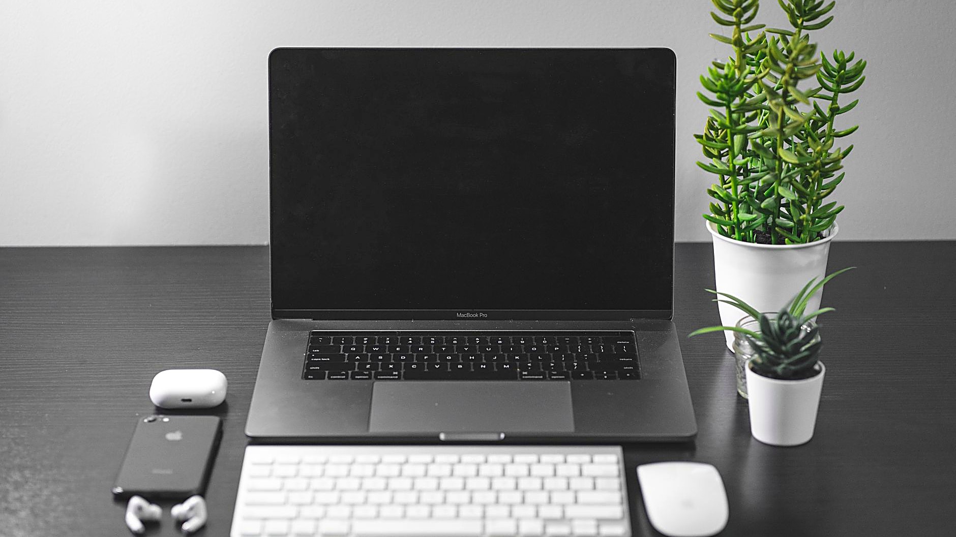 Aprende frases exactas en inglés para pedir disculpas por un malentendido en el trabajo sin sonar inseguro. Guía…