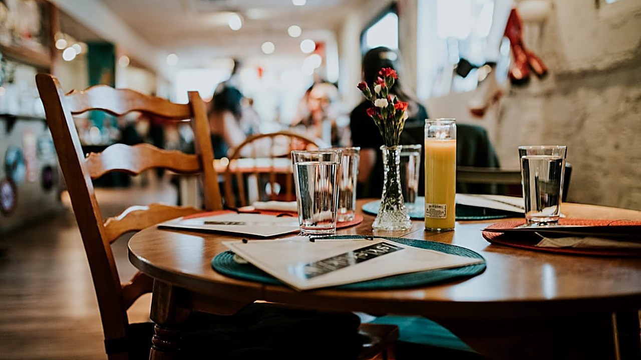 Frases reales para pedir la cuenta en inglés sin incomodidades en restaurantes de cualquier país. Guía práctica con…