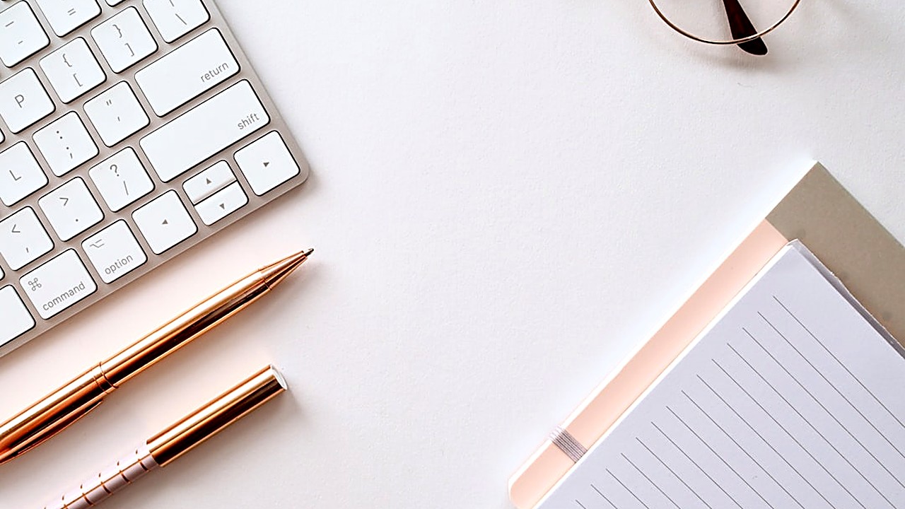 Aprende a transformar tu CV en inglés usando verbos de acción y datos concretos para destacar logros reales y captar…