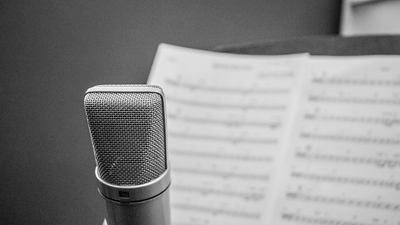 Aprende a describir tus hobbies en inglés para entrevistas laborales con frases naturales y profesionales. Evita…