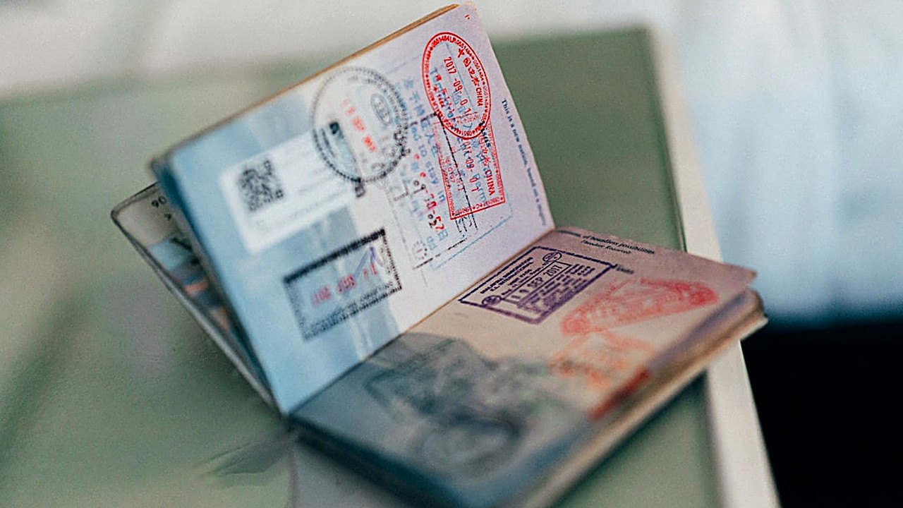 Aprende las expresiones en inglés más útiles para indagar sobre requisitos de visa al viajar al extranjero. Guía…