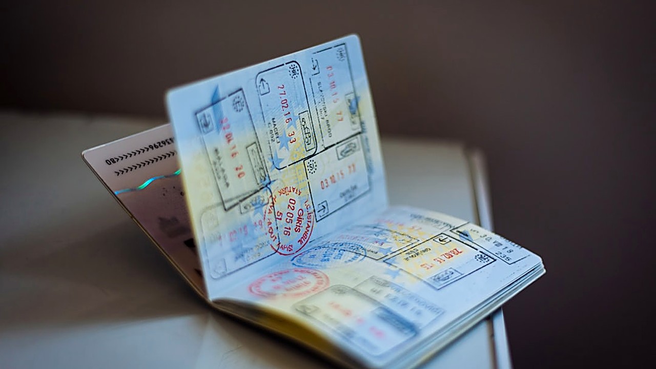 Aprende las frases en inglés más útiles para preguntar por seguro de salud cuando viajas. Guía práctica con ejemplos…