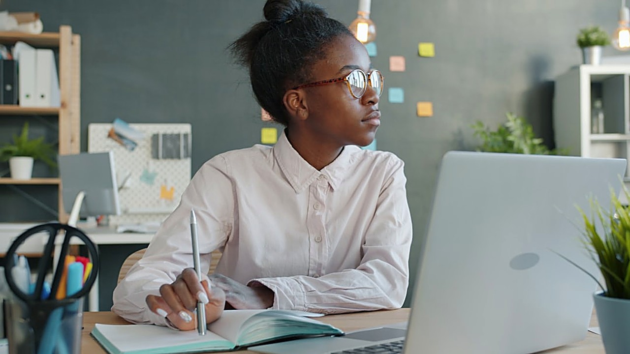 Learn how to use AI writing tools for local SEO content that ranks. Practical guide for solo founders and small teams…
