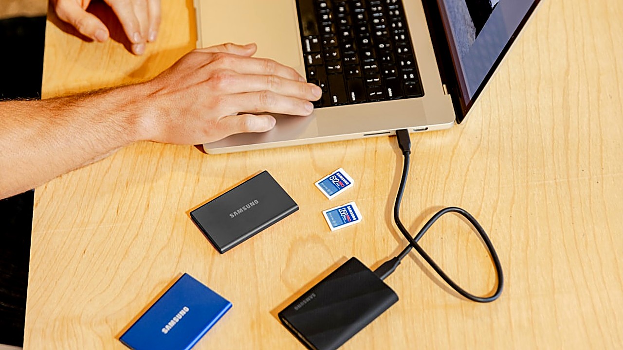 Learn how SSD and HDD storage differ in speed, reliability, and price for web hosting. Get practical tips to choose…