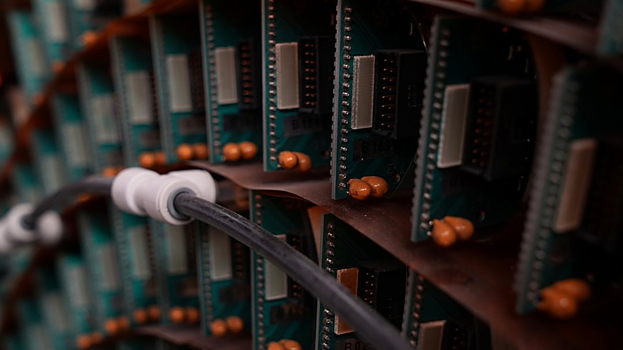 Learn how to calculate monthly bandwidth for a small business website with clear steps, real examples, and practical…