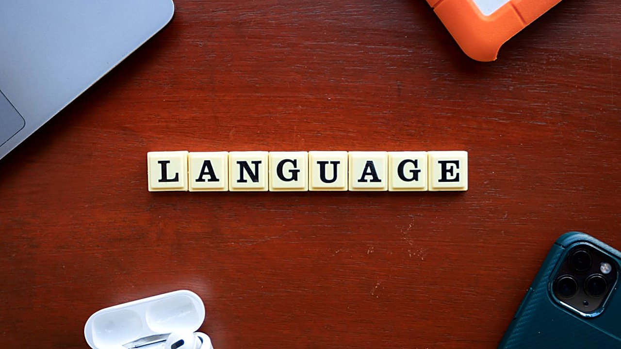 Aprende de forma práctica las frases en inglés más útiles para la vida cotidiana. Paso a paso, con ejemplos reales…