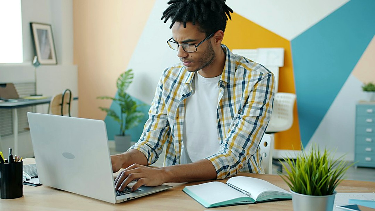 Flat, generic AI blog posts usually come from how the tool is used, not the tool. Learn 7 common mistakes and a simple…
