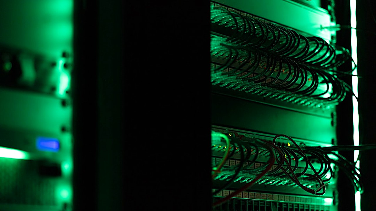Learn how to pick a truly green web host for your small business. We share real tests and advice on energy…