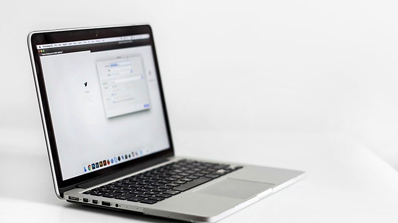 Pick the best web host with a free domain. Learn what to check, what to avoid, and how to save long-term.
