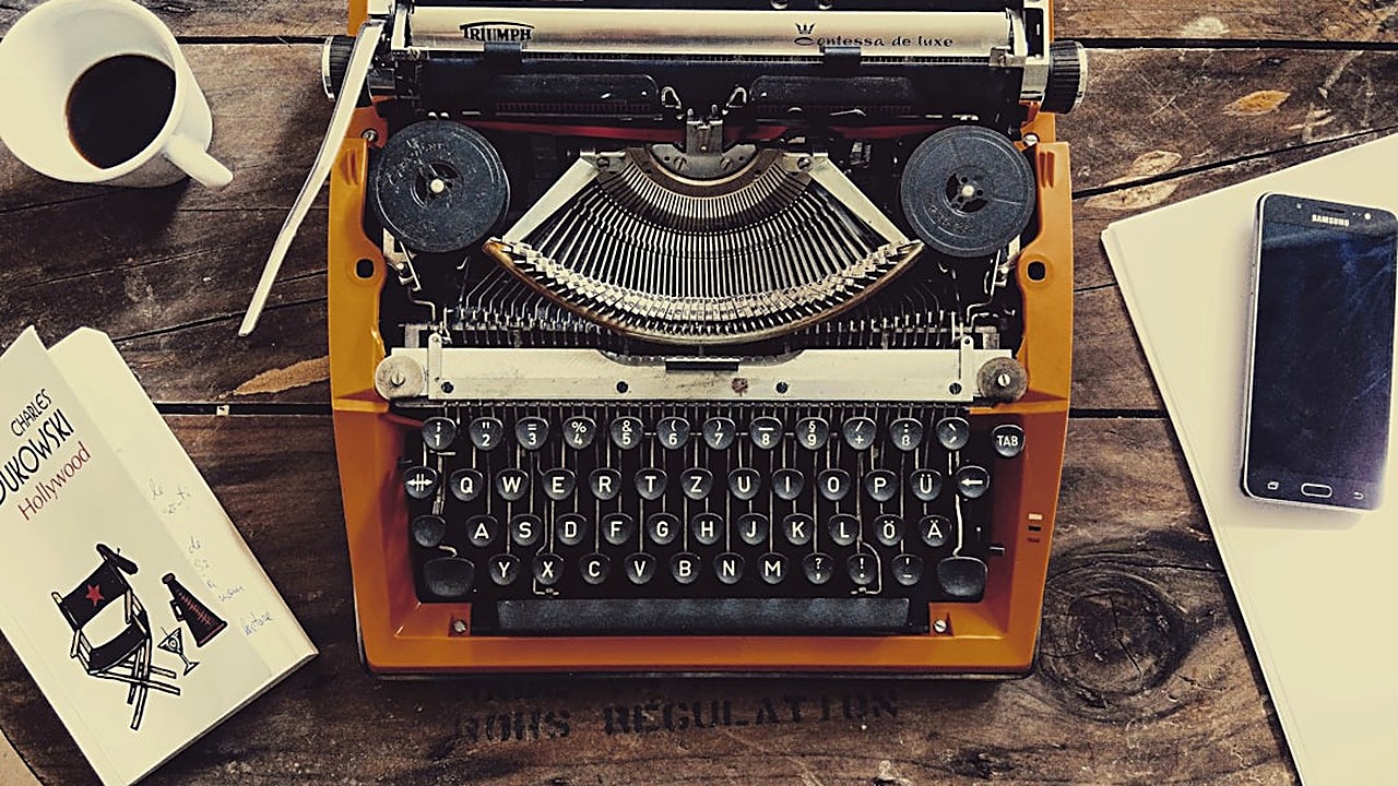 Learn step‑by‑step how to teach AI writing tools to write in your brand voice, with real examples, data, and easy tips…