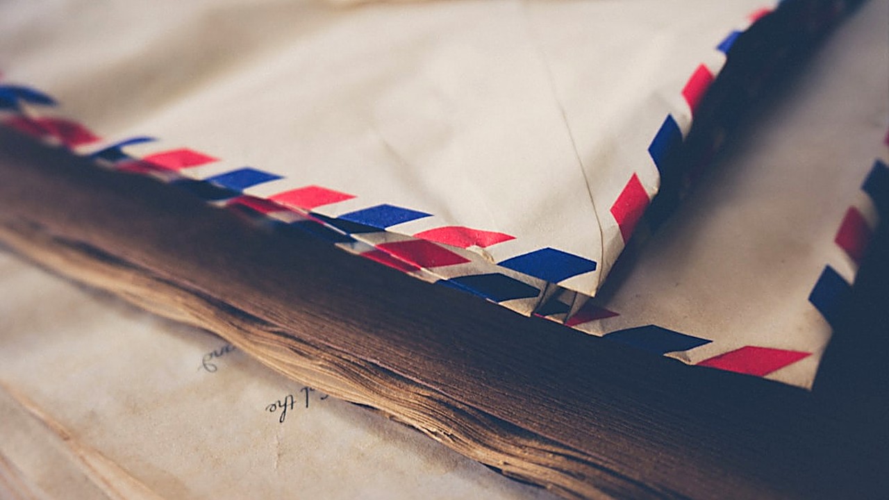 Learn proven steps to craft preheader text that grabs attention, aligns with your subject line, and drives higher email…
