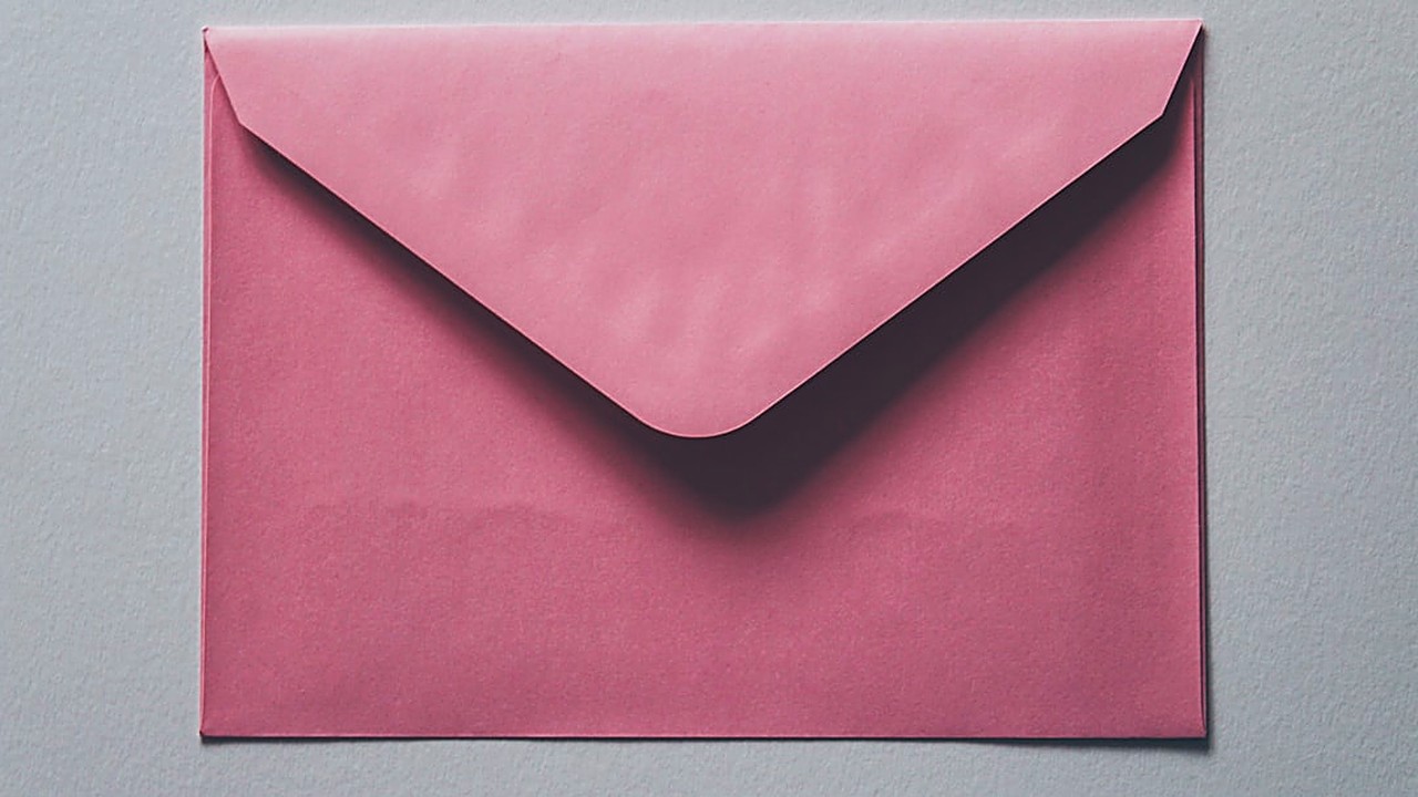 Learn the main factors that shape a reliable email open rate benchmark, from list quality to subject lines, timing,…