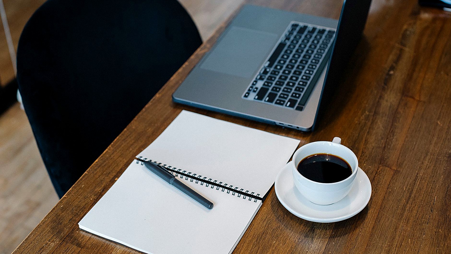Learn the real differences between SSD and HDD hosting for small business sites. Get clear speed, cost, and reliability…