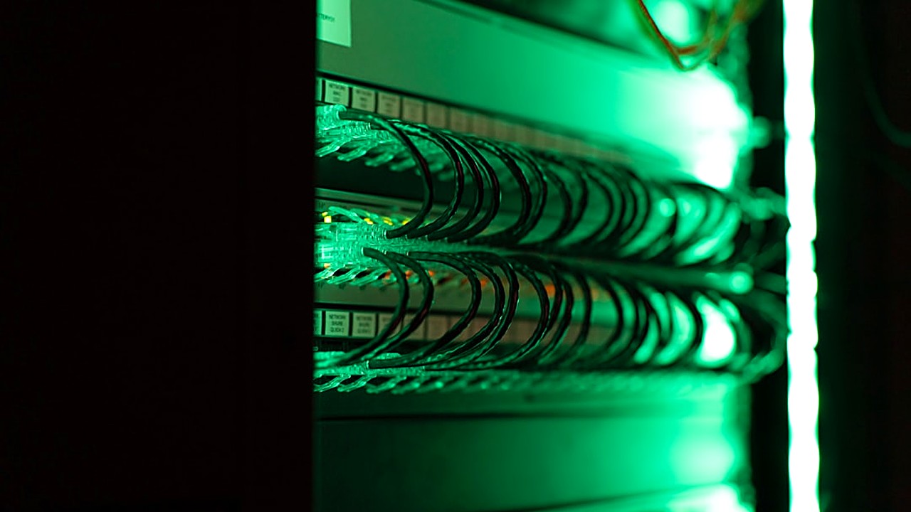 Learn quick steps to diagnose, recover, and prevent downtime when your web host suddenly stops working. Practical tips…