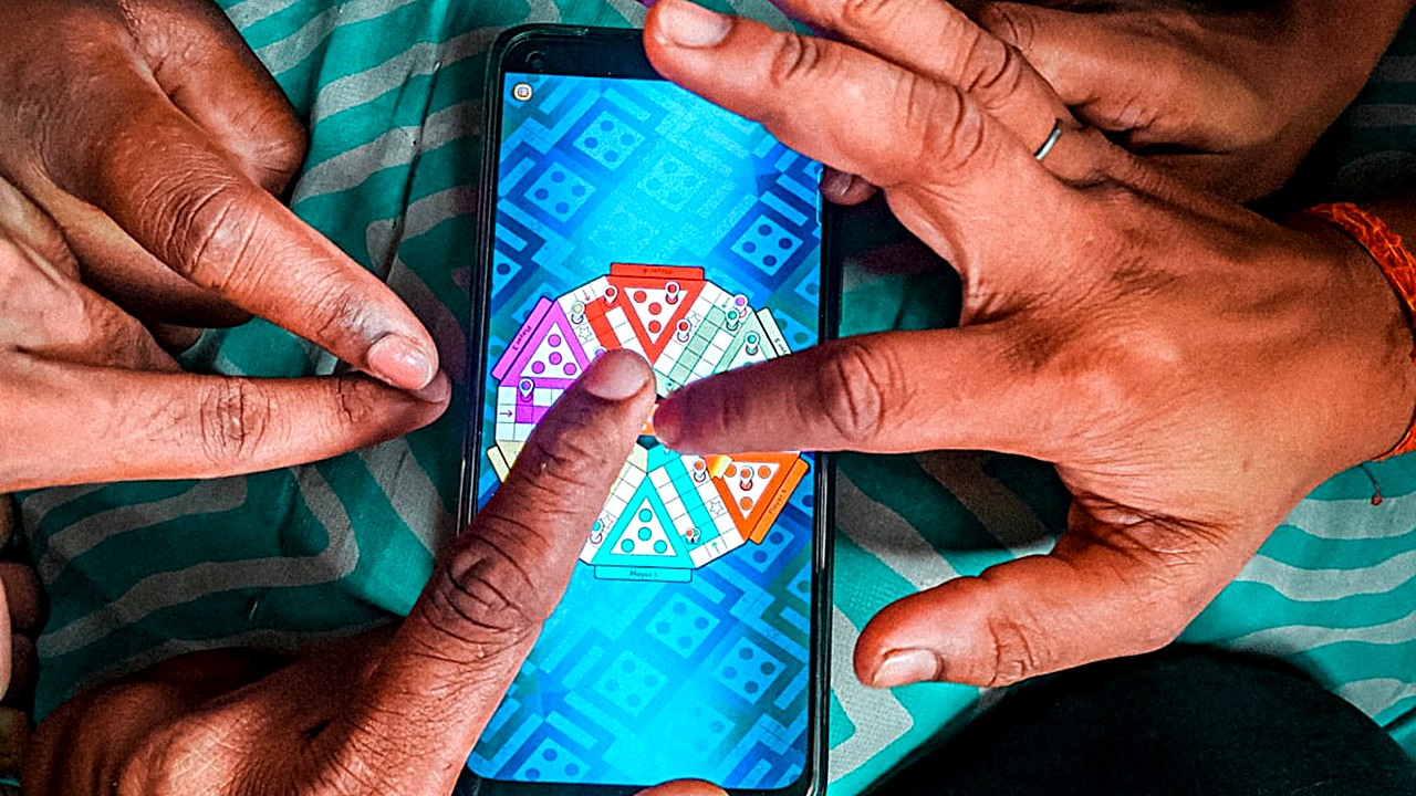 Discover why mobile sites load slowly. We test real hosting plans to find the top 5 causes and simple fixes for fast…